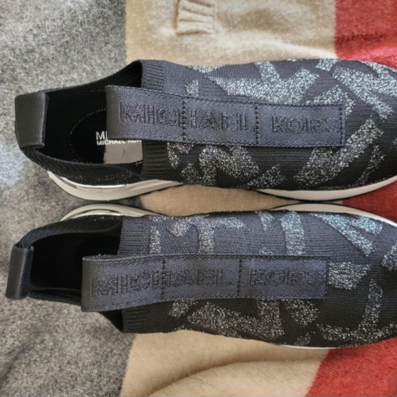 New Michael Kors Sneakers - Picture 3 of 4
